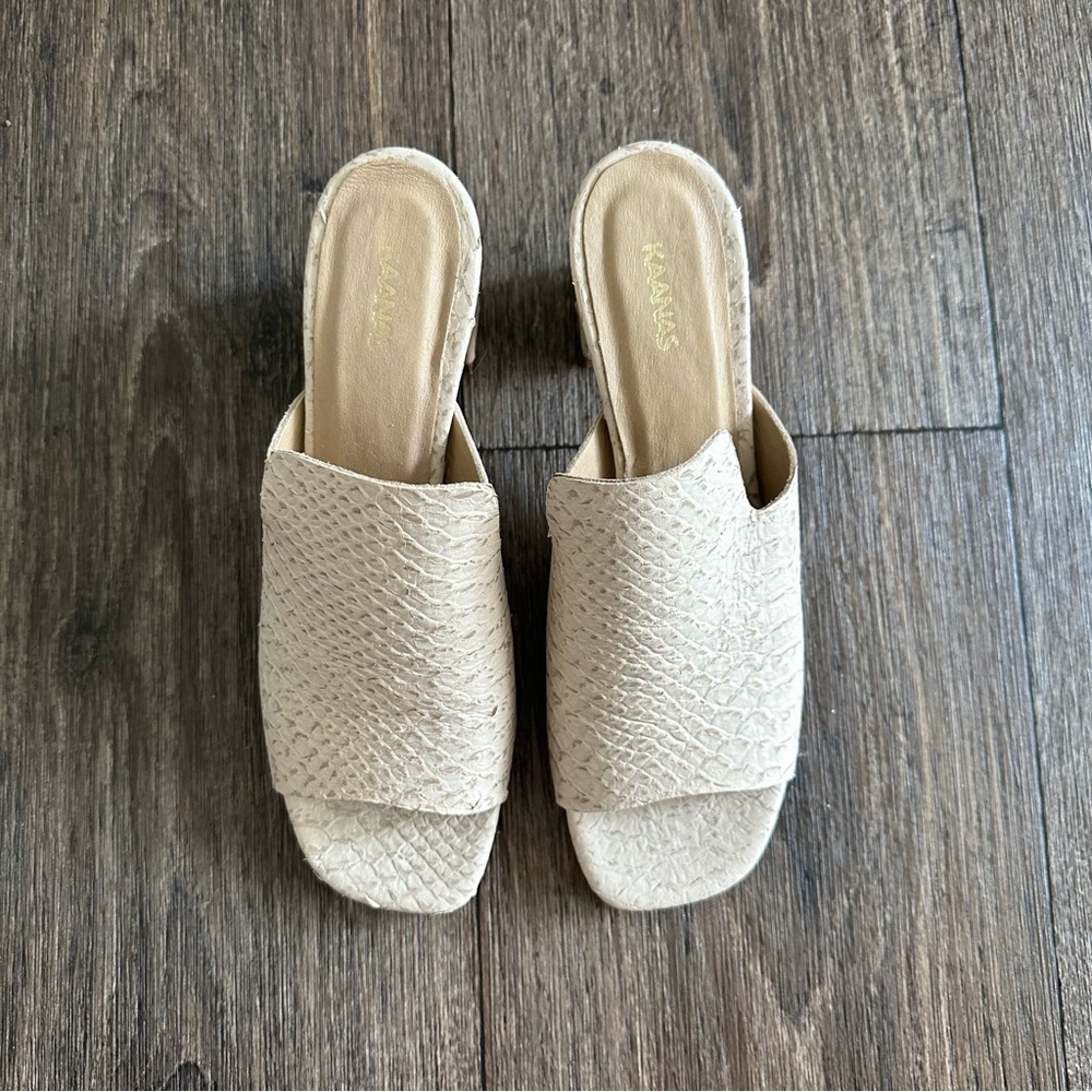 Kaanas leather sandal heels